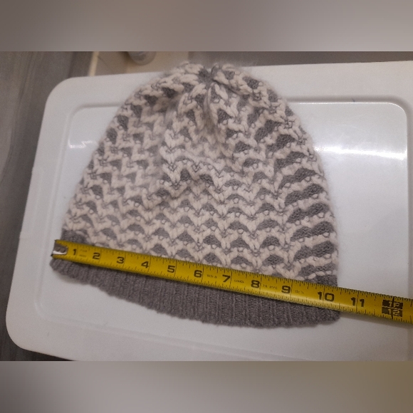Club Monaco - Cashmere Blend Winter Hat/Toque - Picture 7 of 7